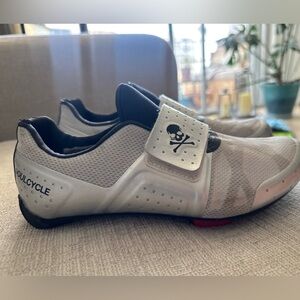 Silver Pearl Izumi SoulCycle Size 39